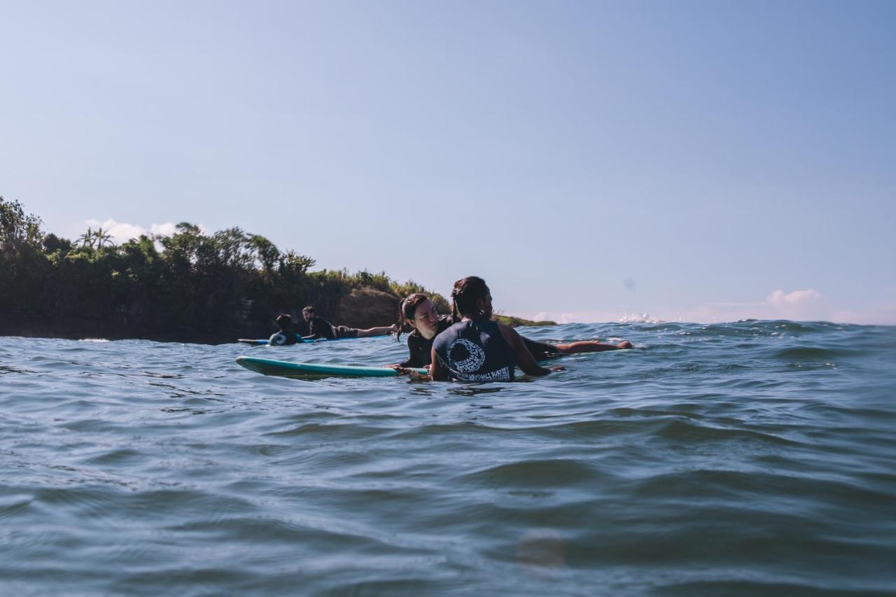 Seaside Tribe - Boutique Surf Stay & Retreat Танаг-Лот Екстер'єр фото