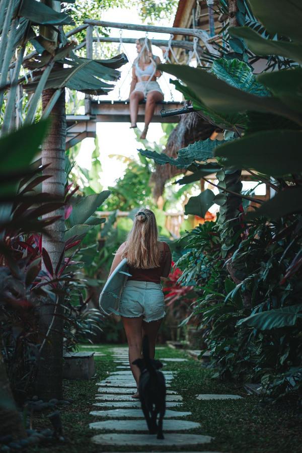 Seaside Tribe - Boutique Surf Stay & Retreat Танаг-Лот Екстер'єр фото