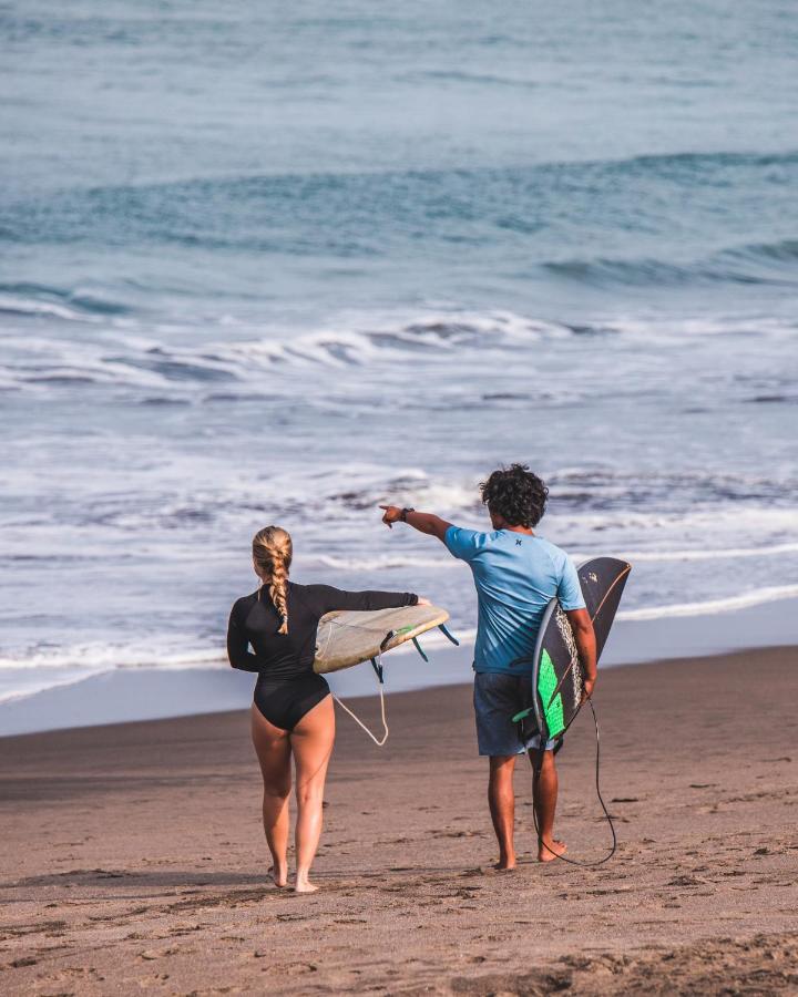 Seaside Tribe - Boutique Surf Stay & Retreat Танаг-Лот Екстер'єр фото
